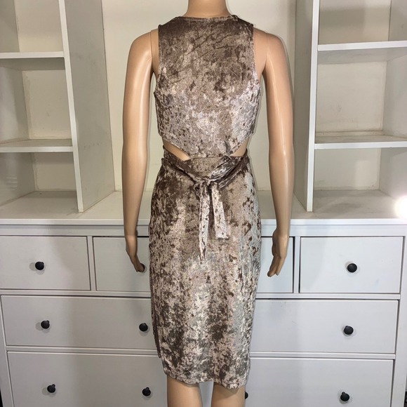 LunaChix Velvet Cutout Ring Detail Midi Dress Brown Size Medium - Picture 3 of 6